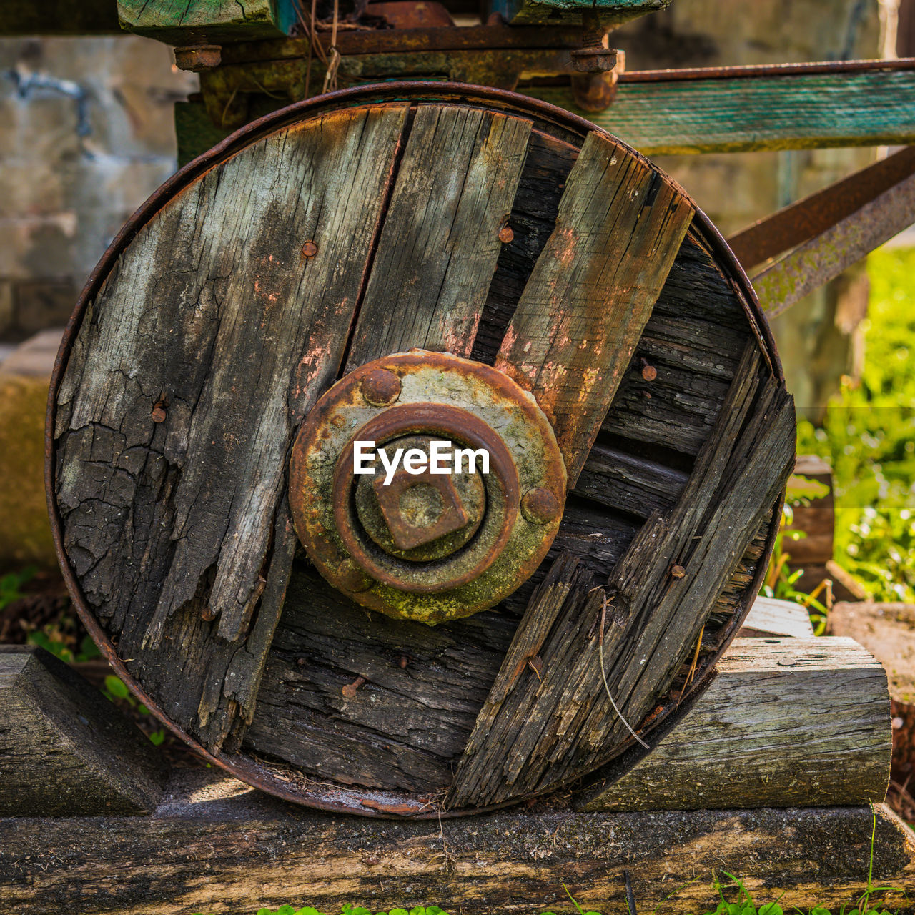 Close-up of rusty wagon wheel