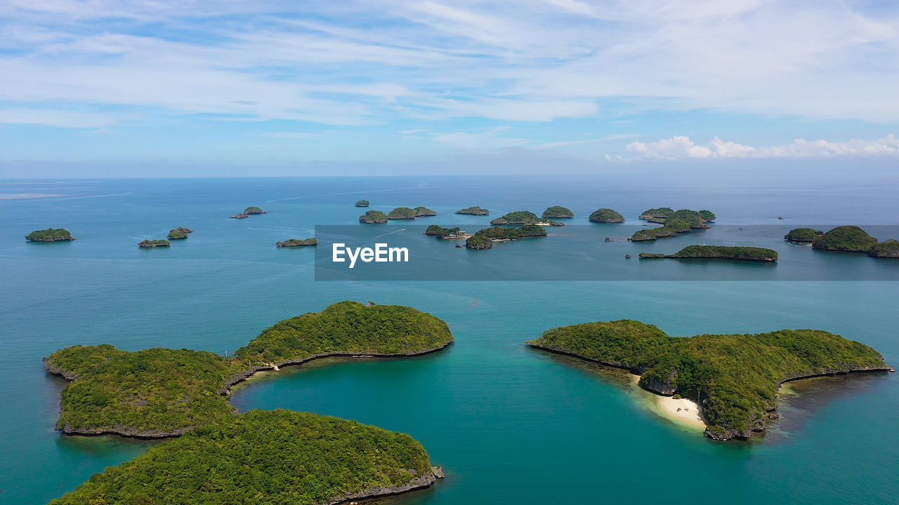 Seascape with a cluster of tropical islands. hundred islands national park