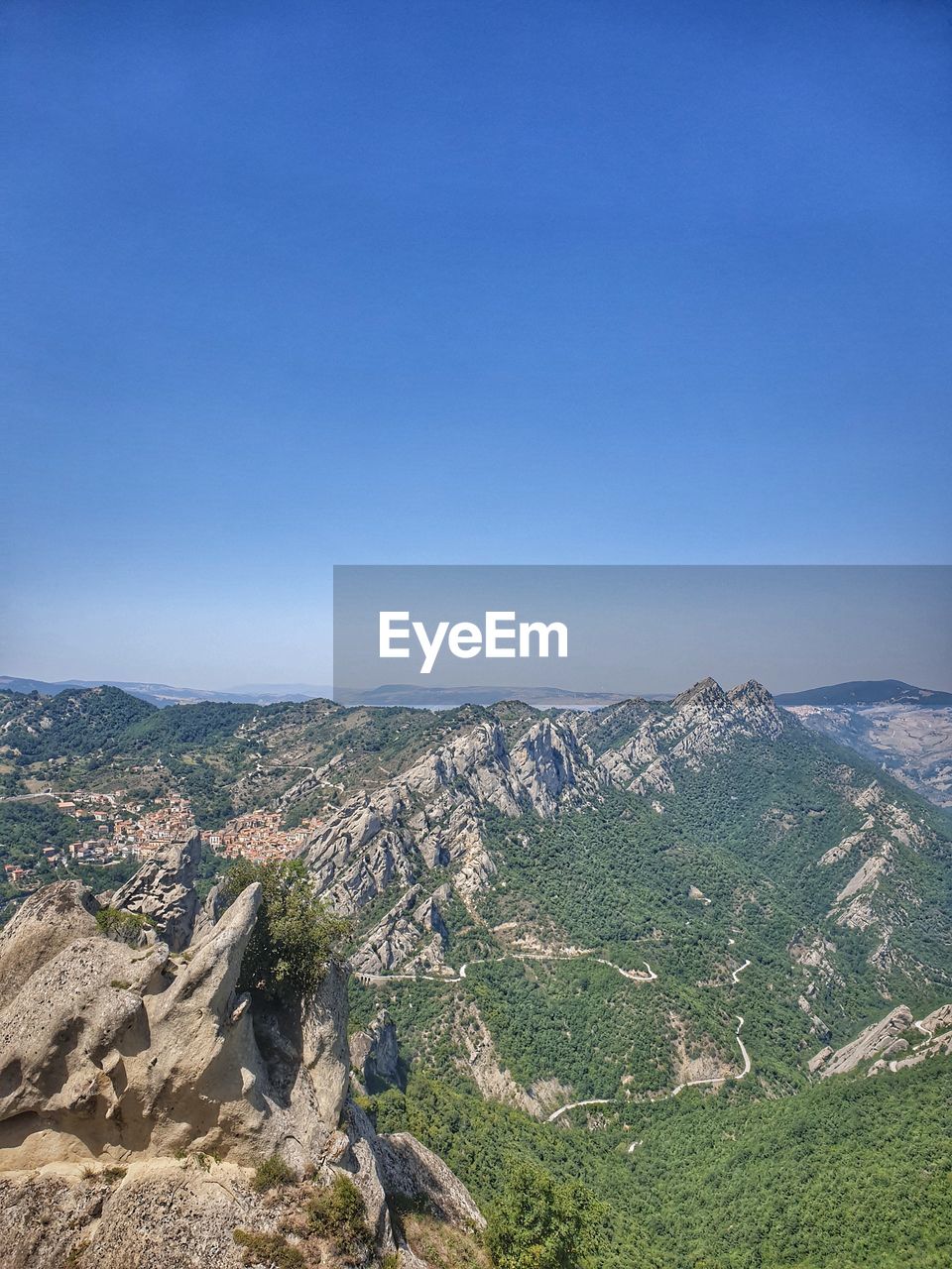 HIGH ANGLE VIEW OF MOUNTAIN RANGE AGAINST CLEAR BLUE SKY