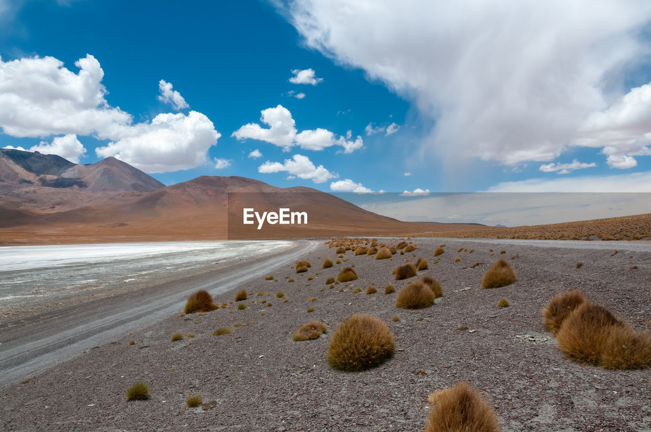 Laguna chulluncani in bolivia altiplano