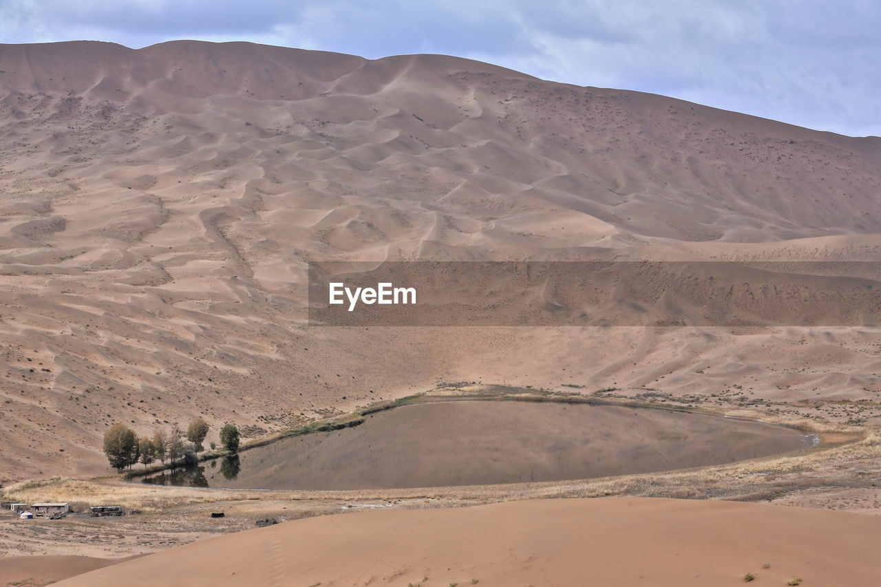 1063 lake tamaying-sand dunes-badain jaran desert-footprints on sand-overcast sky. nei mongol-china.