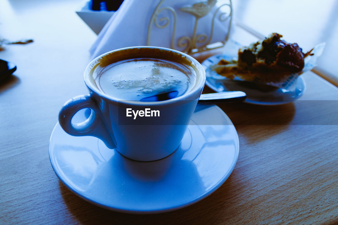CLOSE-UP OF COFFEE CUP ON PLATE
