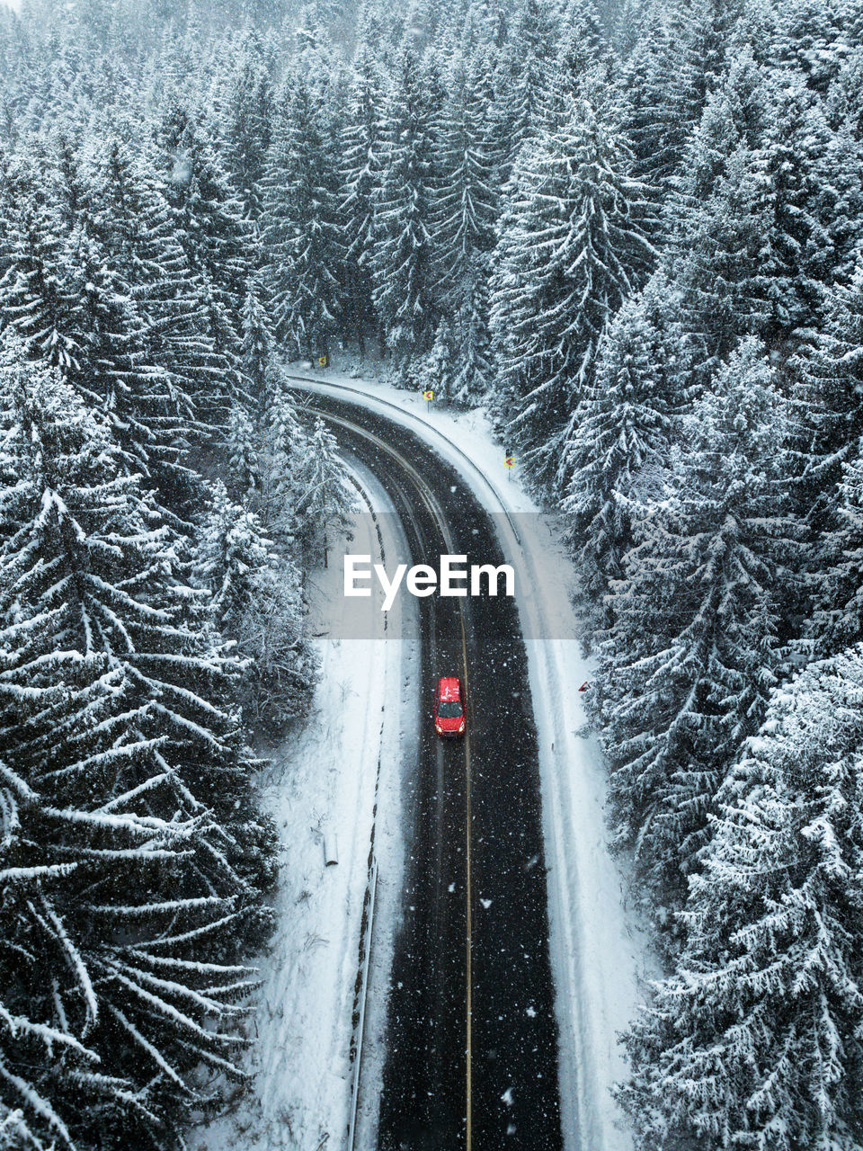 AERIAL VIEW OF SNOW COVERED LANDSCAPE