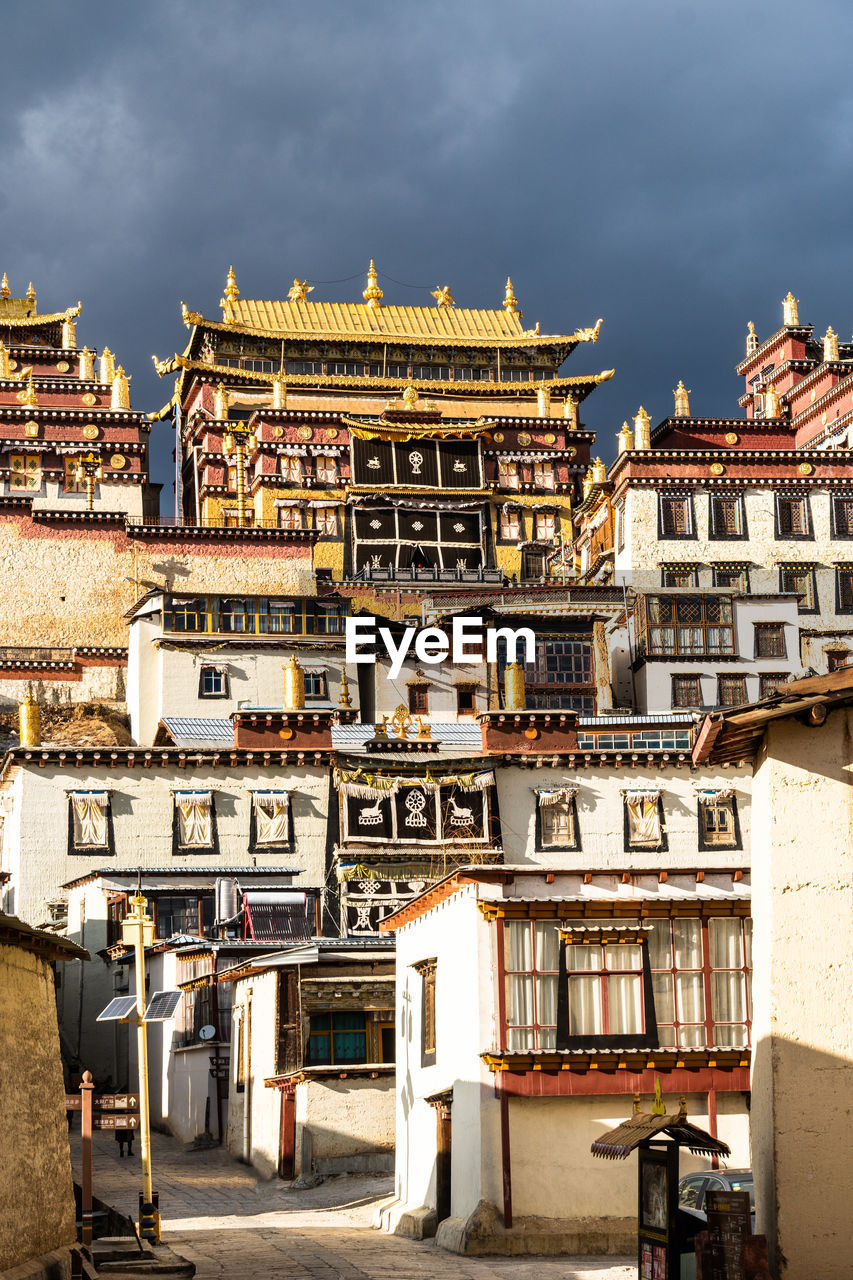 BUILDINGS IN TOWN AGAINST SKY