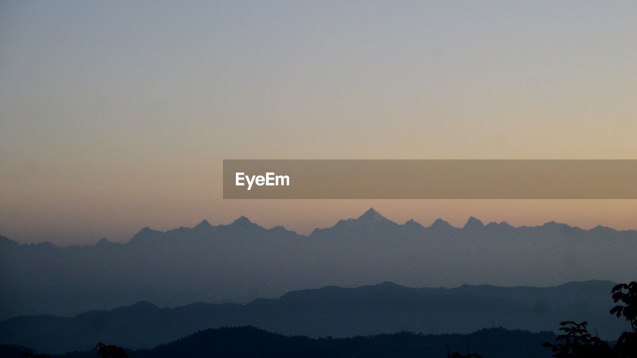 SCENIC VIEW OF SILHOUETTE MOUNTAINS AGAINST CLEAR SKY