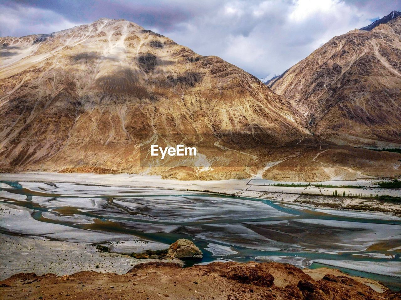 Scenic view of himalayan river 