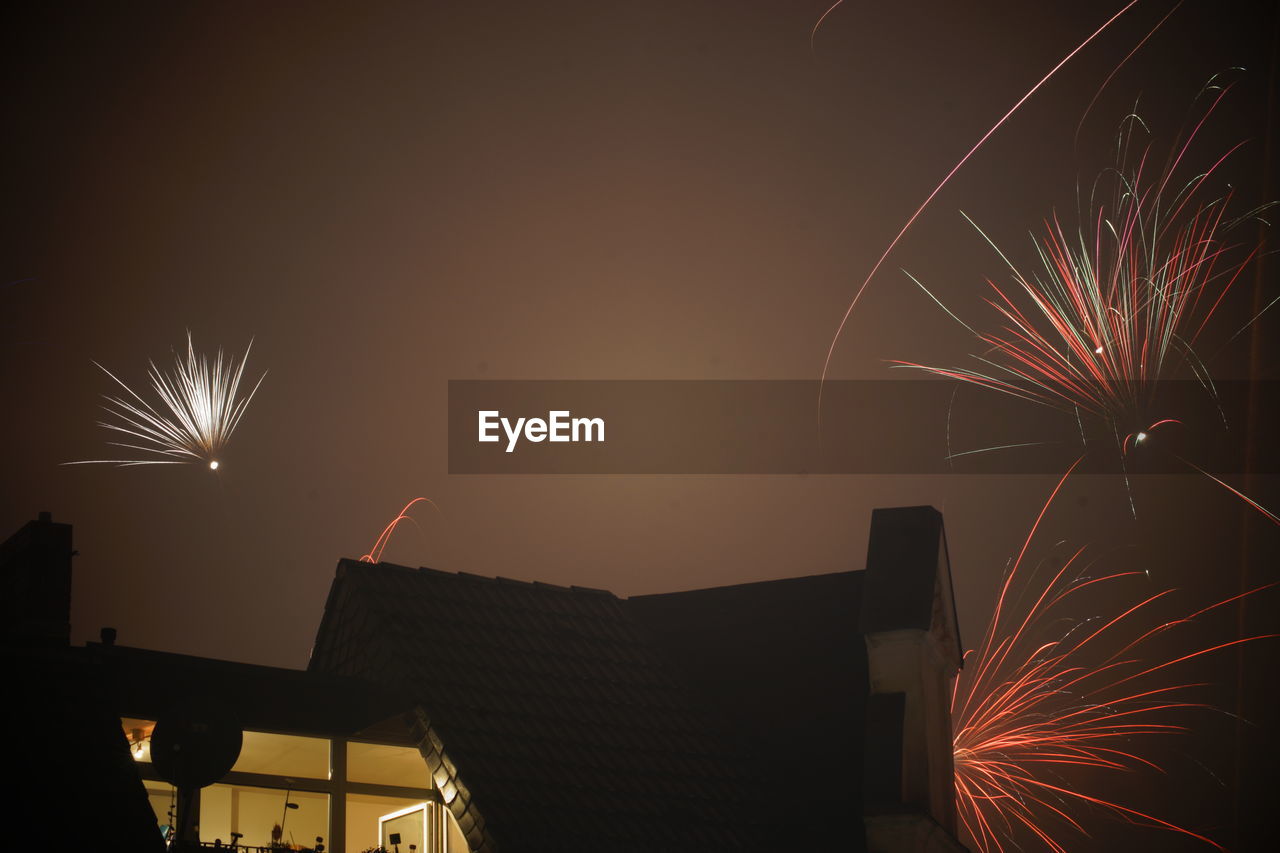LOW ANGLE VIEW OF FIREWORKS AGAINST SKY AT NIGHT