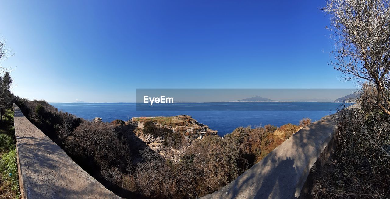 PANORAMIC VIEW OF SEA AGAINST CLEAR SKY