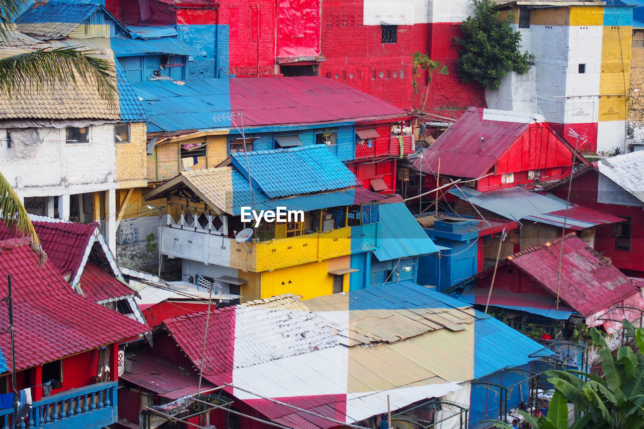 HIGH ANGLE VIEW OF COLORFUL HOUSES IN CITY