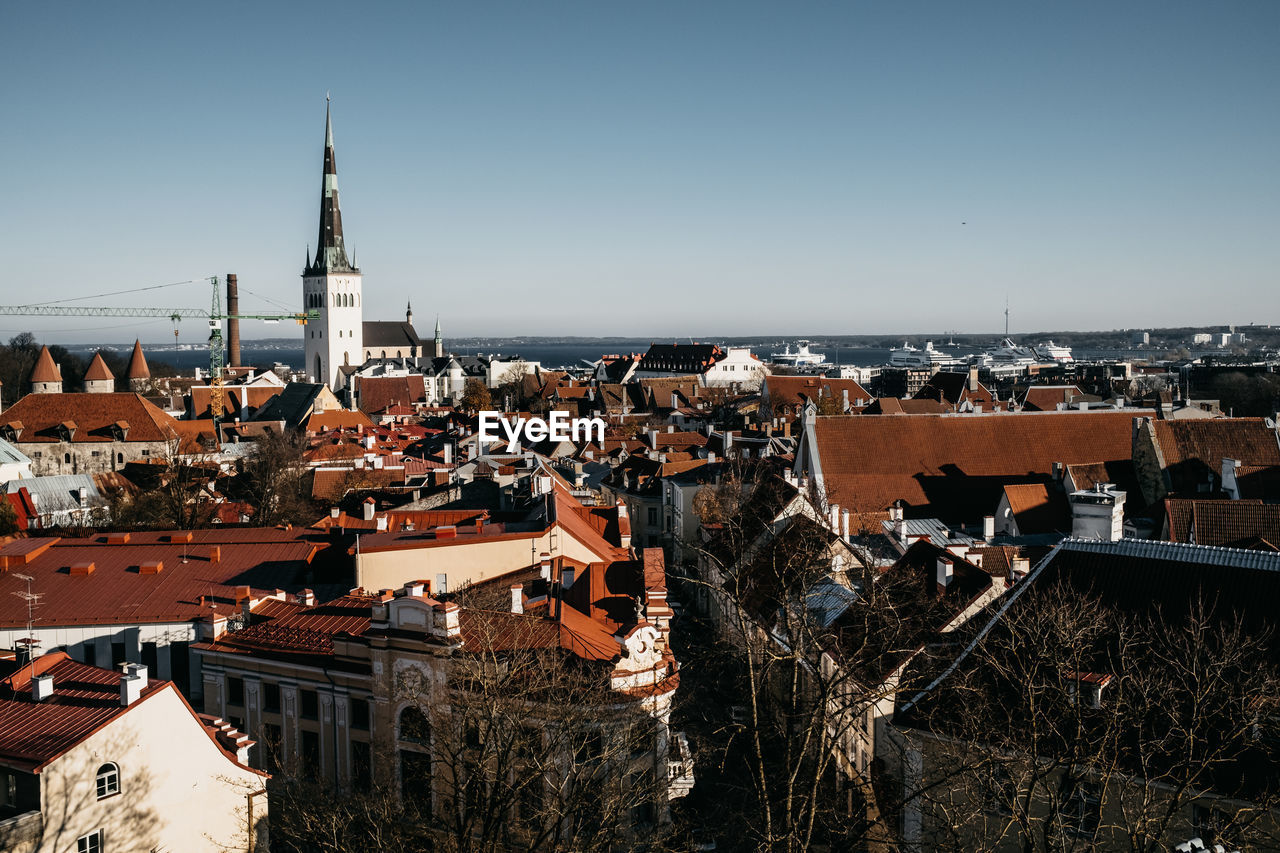 HIGH ANGLE VIEW OF BUILDINGS IN CITY