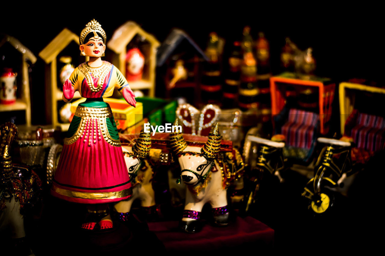 CLOSE-UP OF STATUES