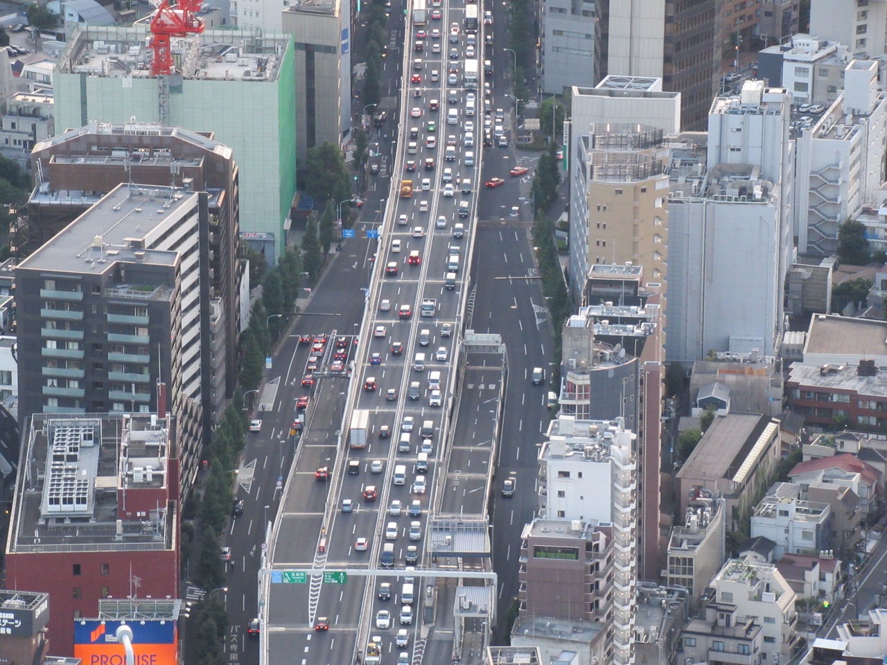 HIGH ANGLE VIEW OF TRAFFIC ON CITY STREET
