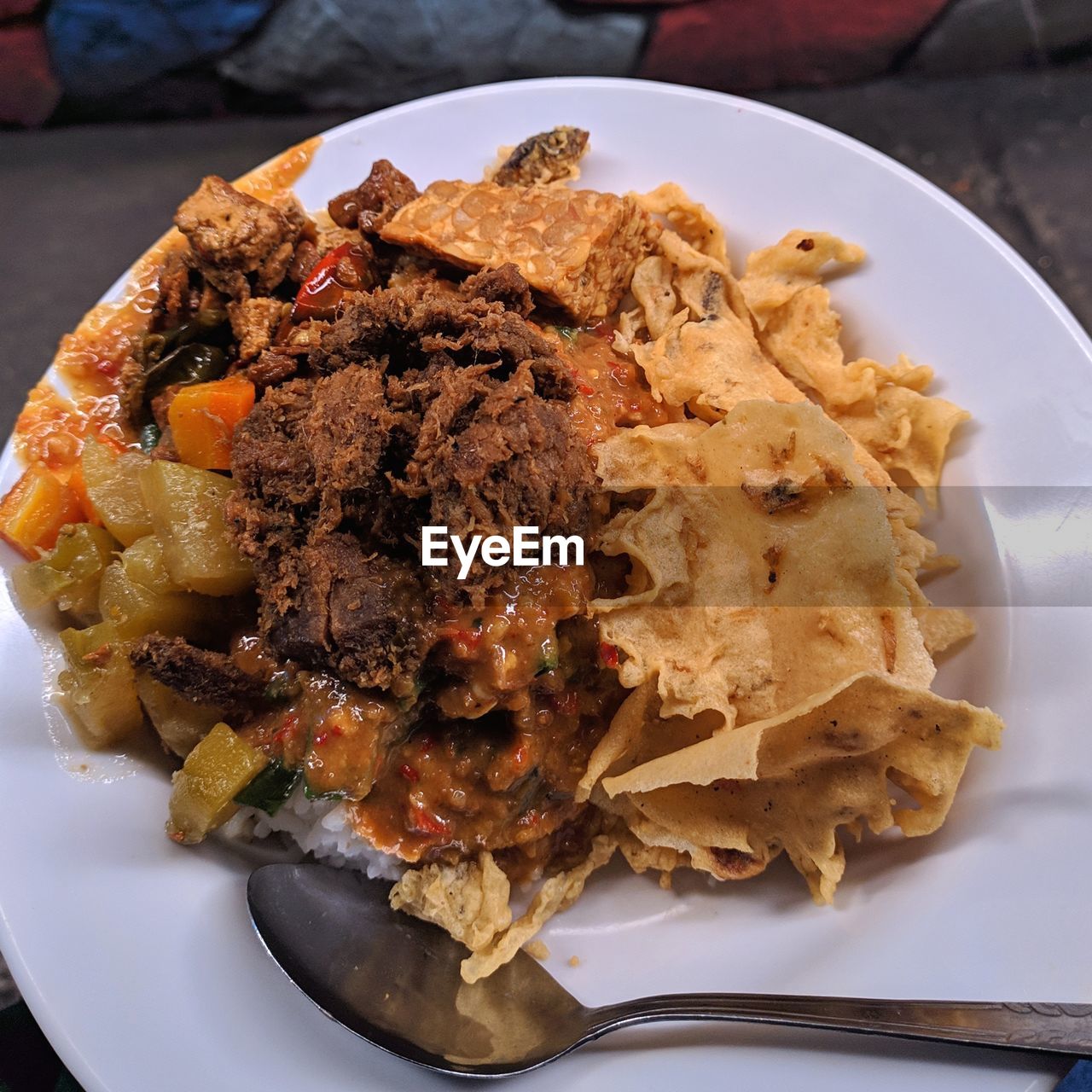 HIGH ANGLE VIEW OF FOOD SERVED ON TABLE