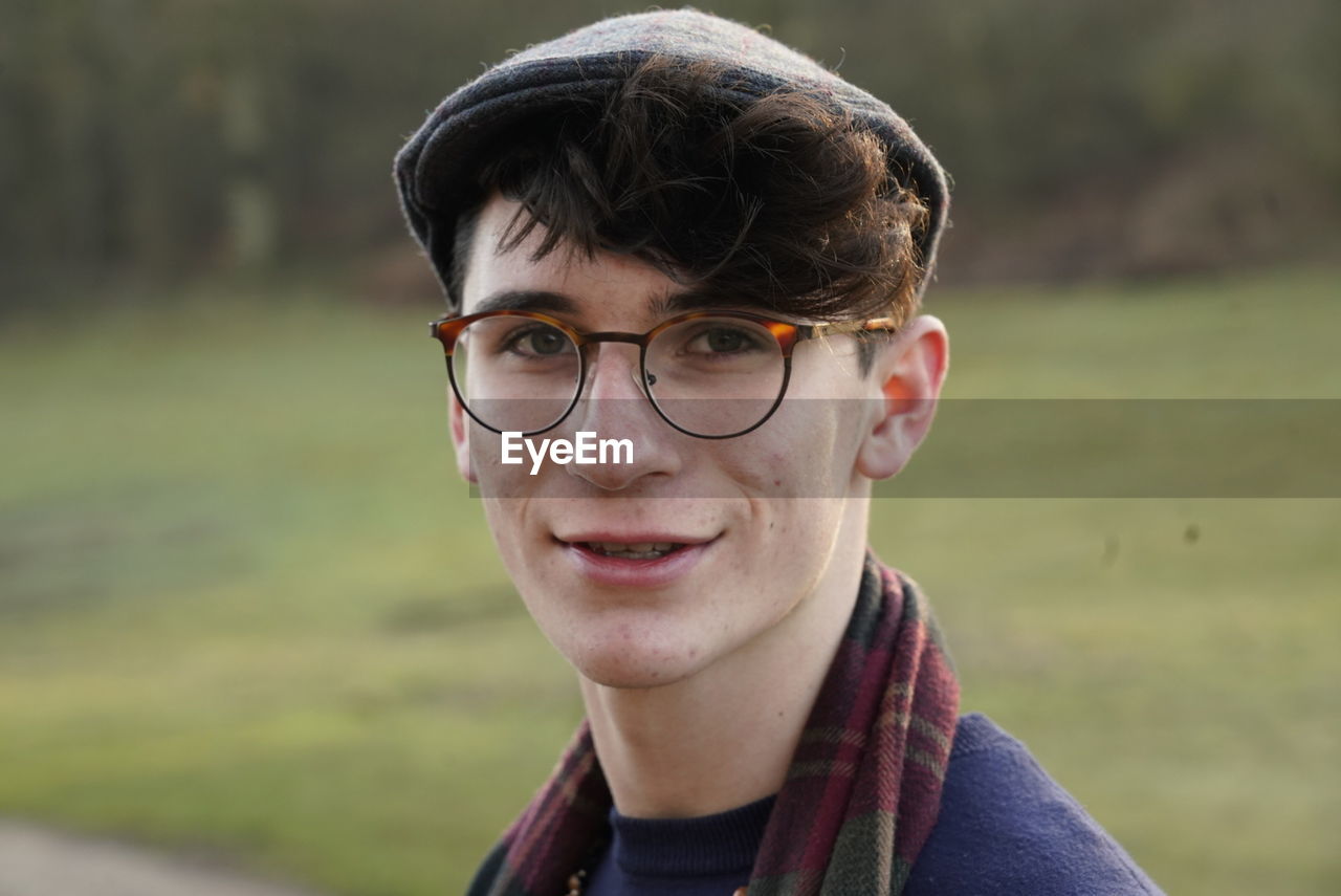 Portrait of young man wearing eyeglasses 