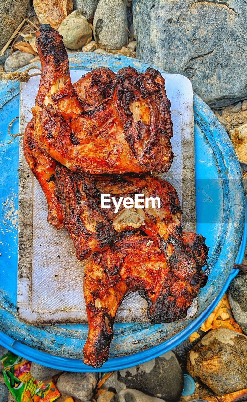 HIGH ANGLE VIEW OF MEAT IN BARBECUE