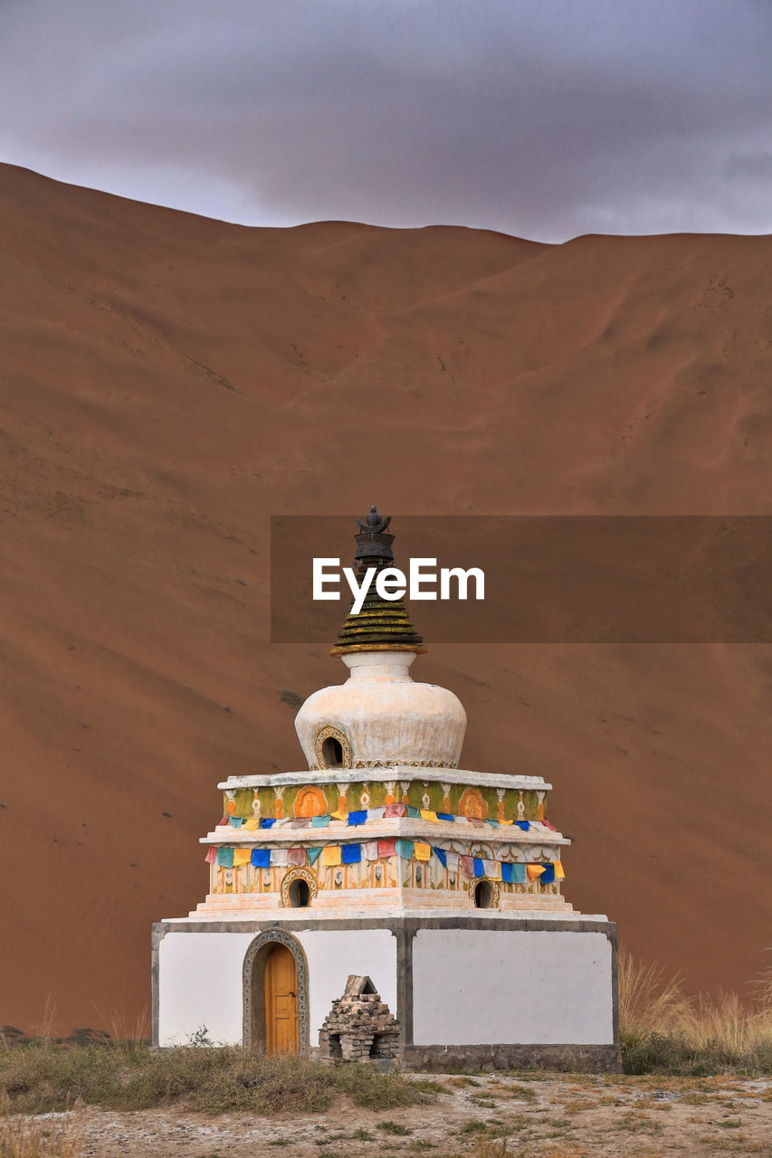 1107 white pagoda-badain jaran temple beside sumu jaran lake. badain jaran desert-nei mongol-china.