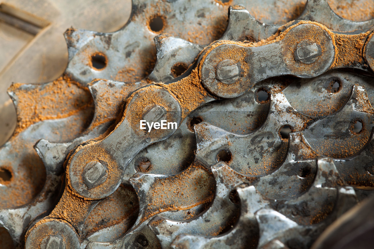 rusty bicycle chain