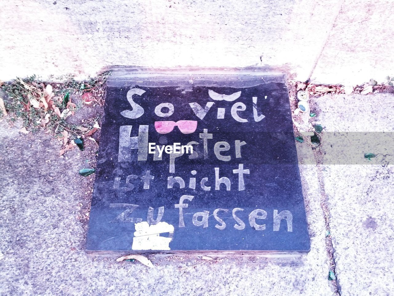 TEXT ON WALL