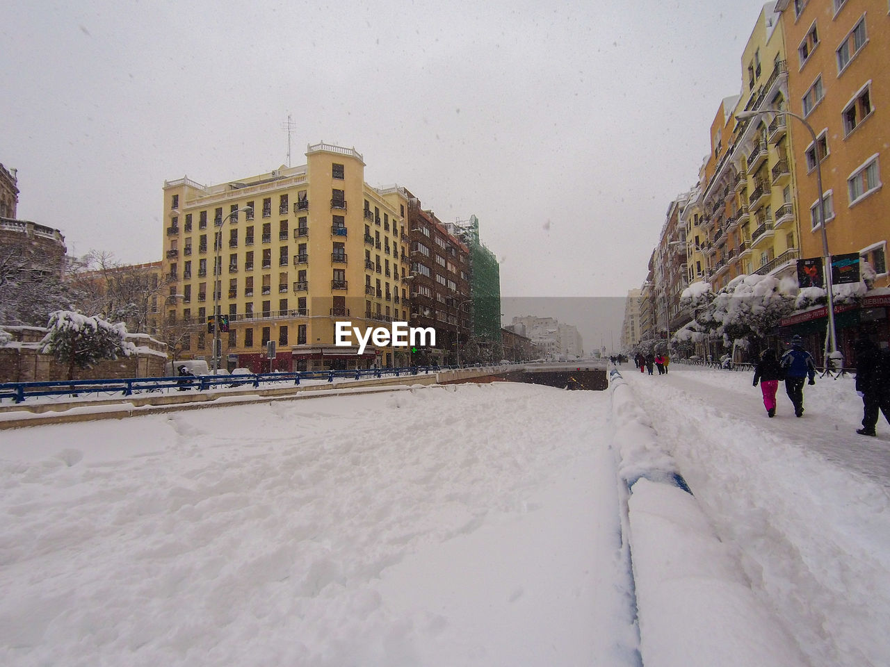 BUILDINGS IN CITY DURING WINTER