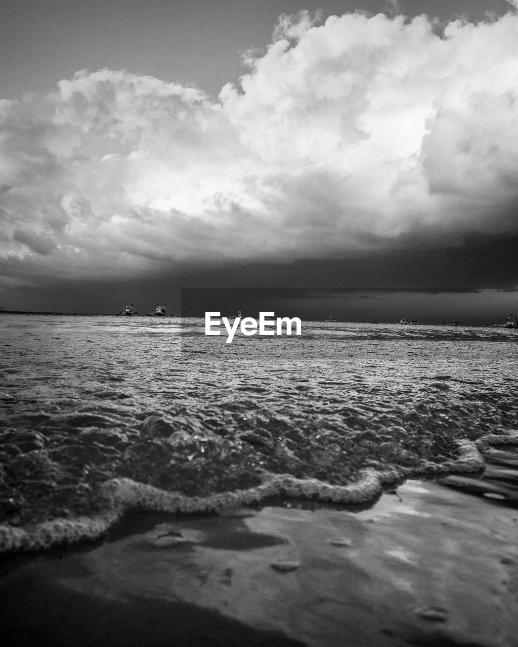 SCENIC VIEW OF SEA