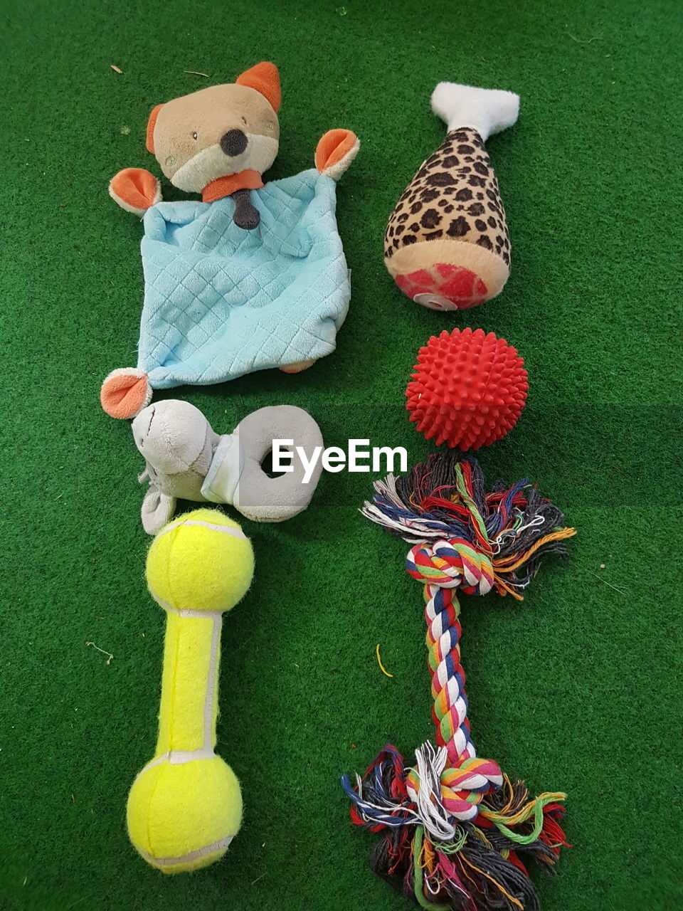 HIGH ANGLE VIEW OF TOYS TOY ON TABLE