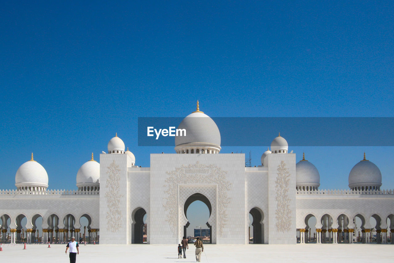 The sheikh zayed grand mosque abu dhabi with blue sky