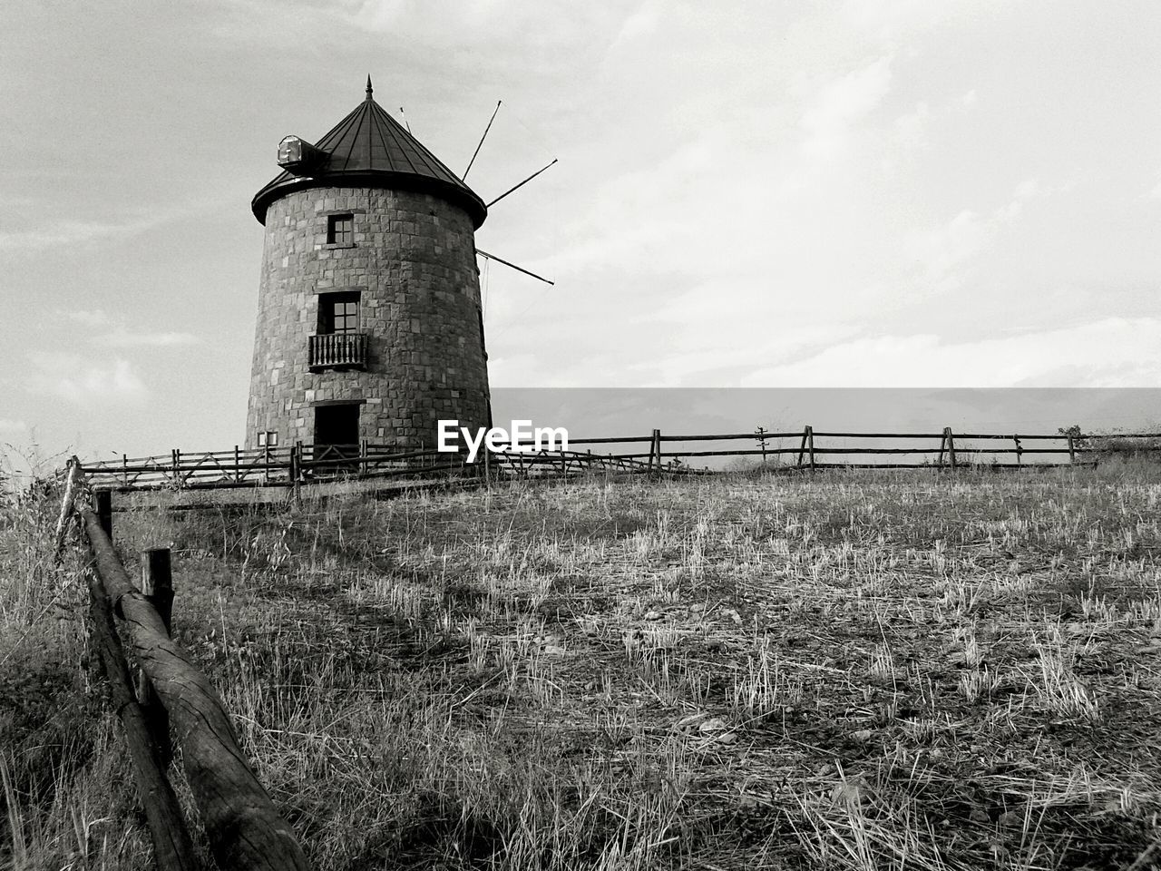 VIEW OF LANDSCAPE AGAINST SKY