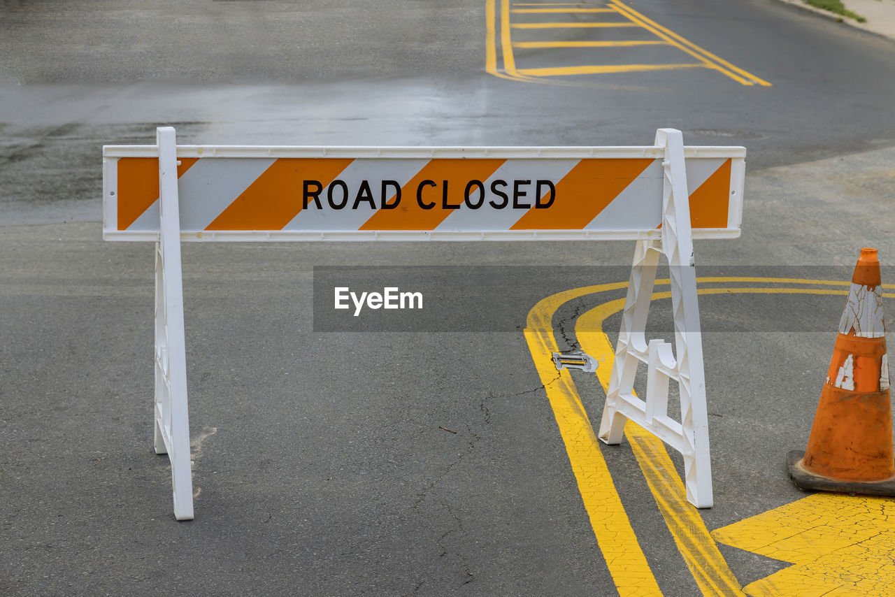 ARROW SYMBOL ON ROAD