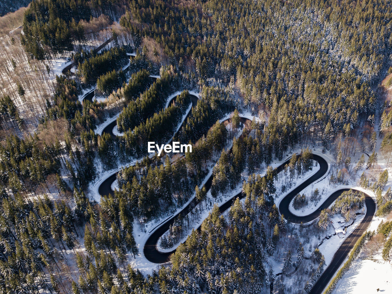 HIGH ANGLE VIEW OF A BICYCLE ON SNOW