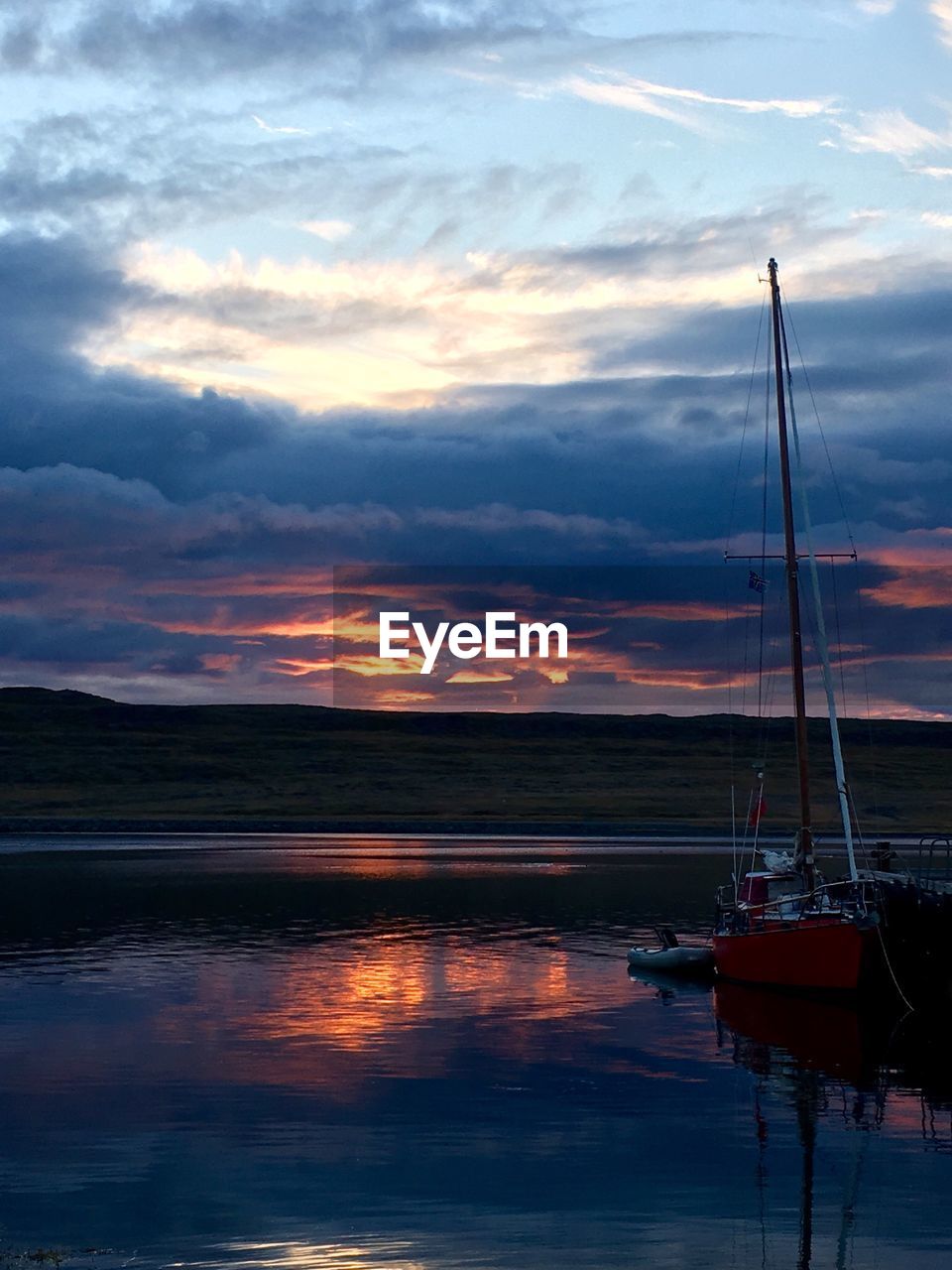 SCENIC VIEW OF SUNSET OVER SEA