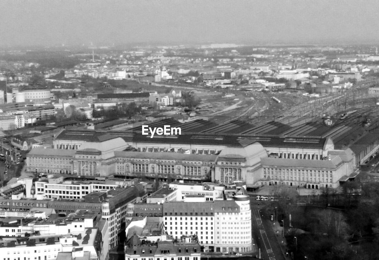 HIGH ANGLE VIEW OF BUILDINGS AGAINST SKY