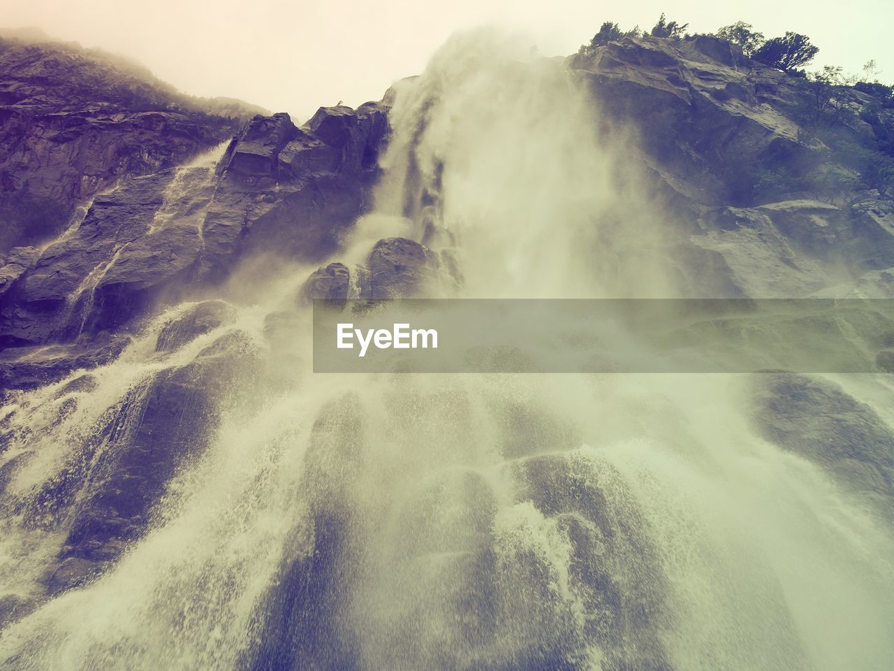 VIEW OF WATERFALL AGAINST SKY