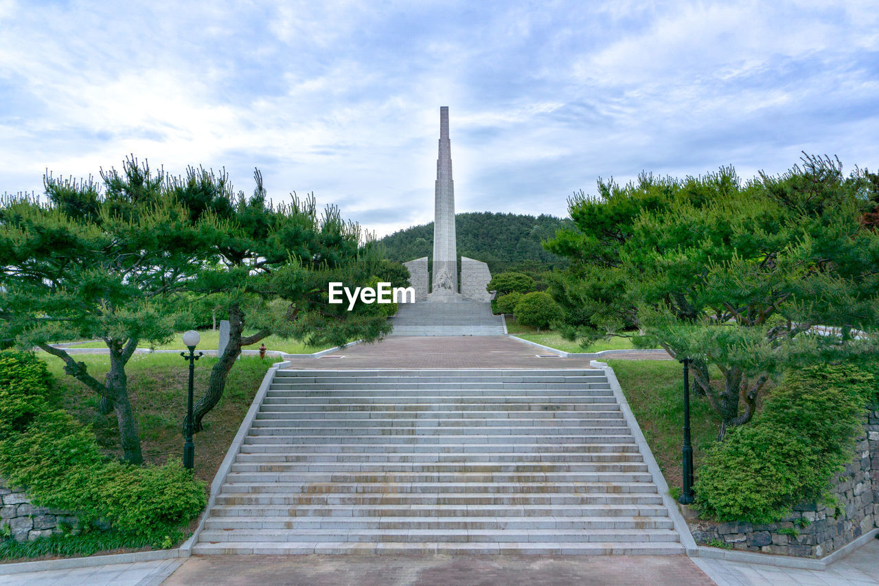 VIEW OF A MONUMENT