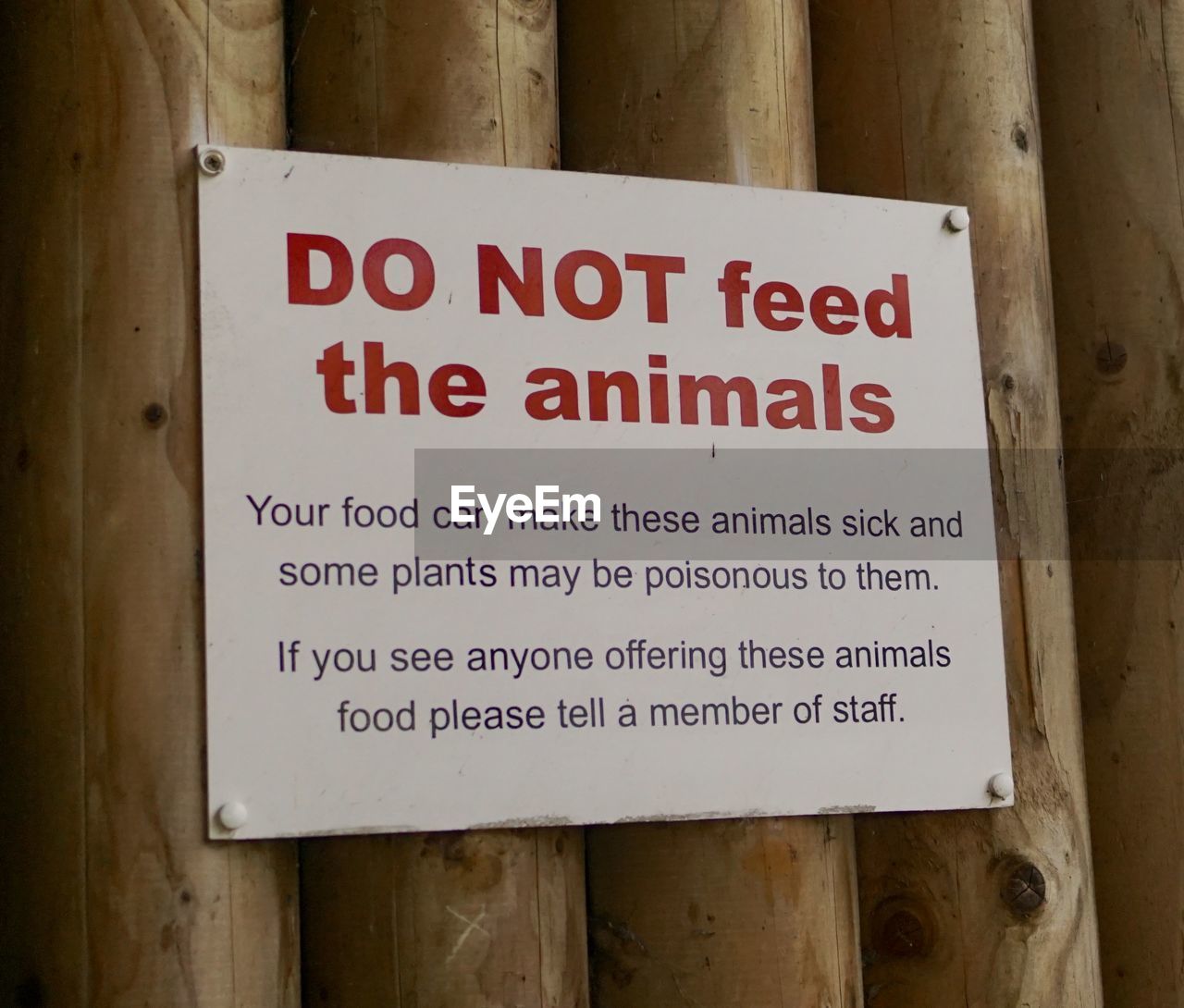 Do not feed the animals.