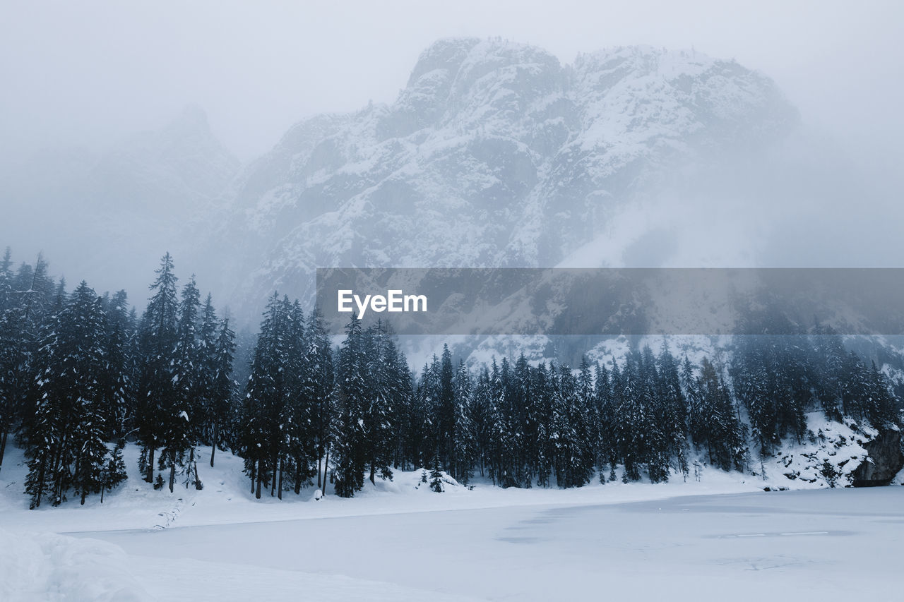 SCENIC VIEW OF SNOW COVERED MOUNTAIN AGAINST SKY