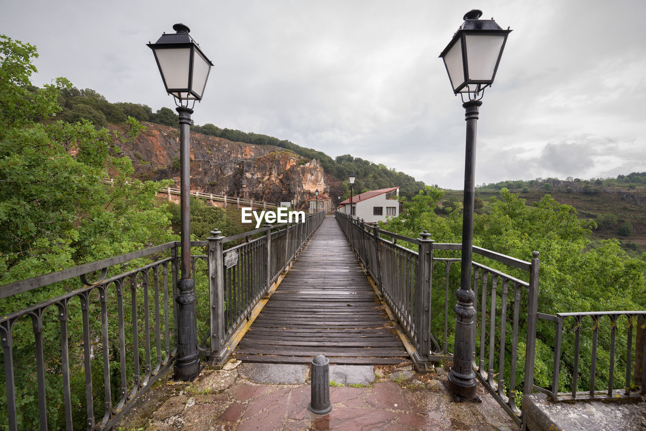 STREET LIGHT ON FOOTPATH BY RAILING