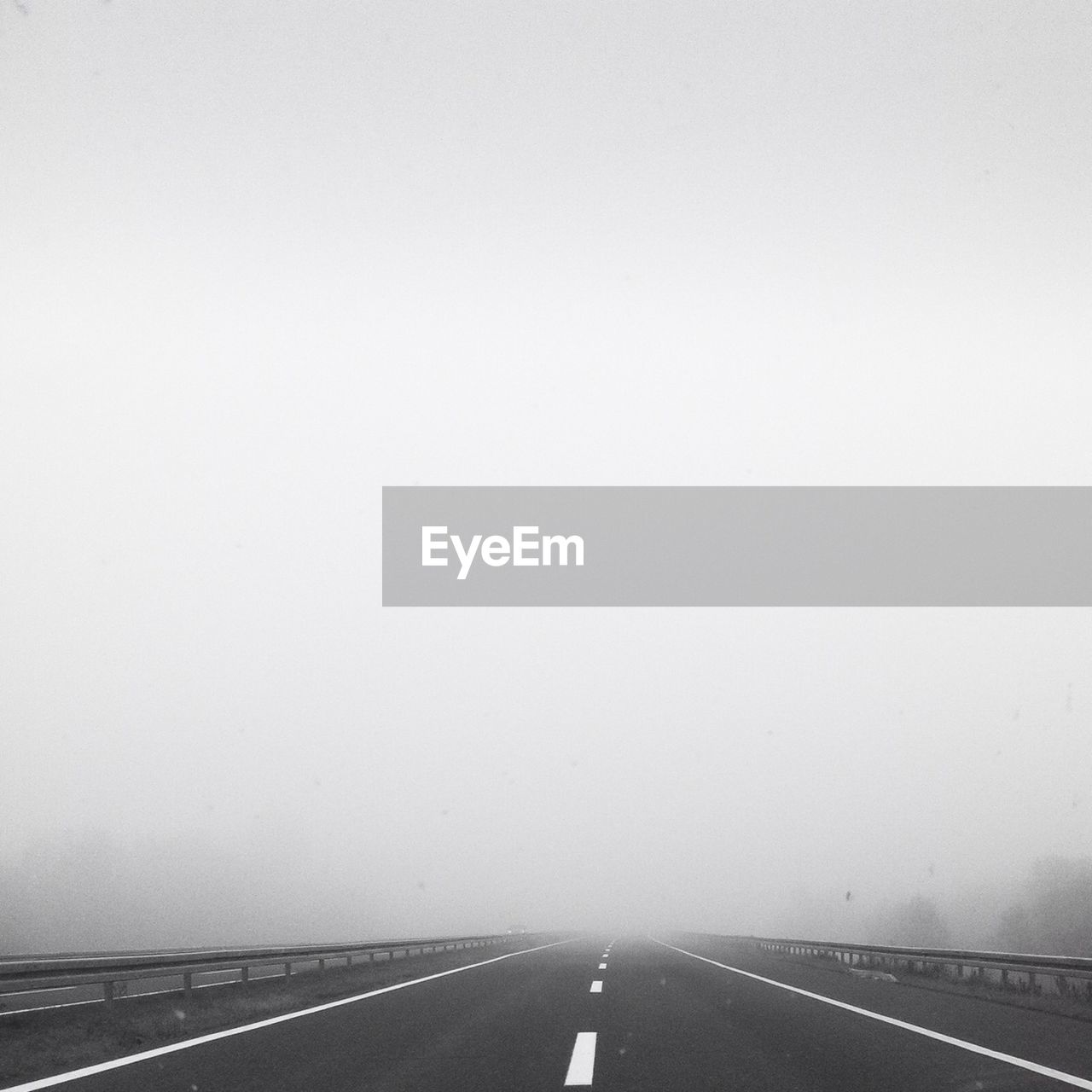 VIEW OF EMPTY ROAD
