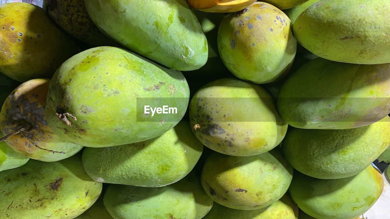 FULL FRAME SHOT OF FRUITS IN MARKET