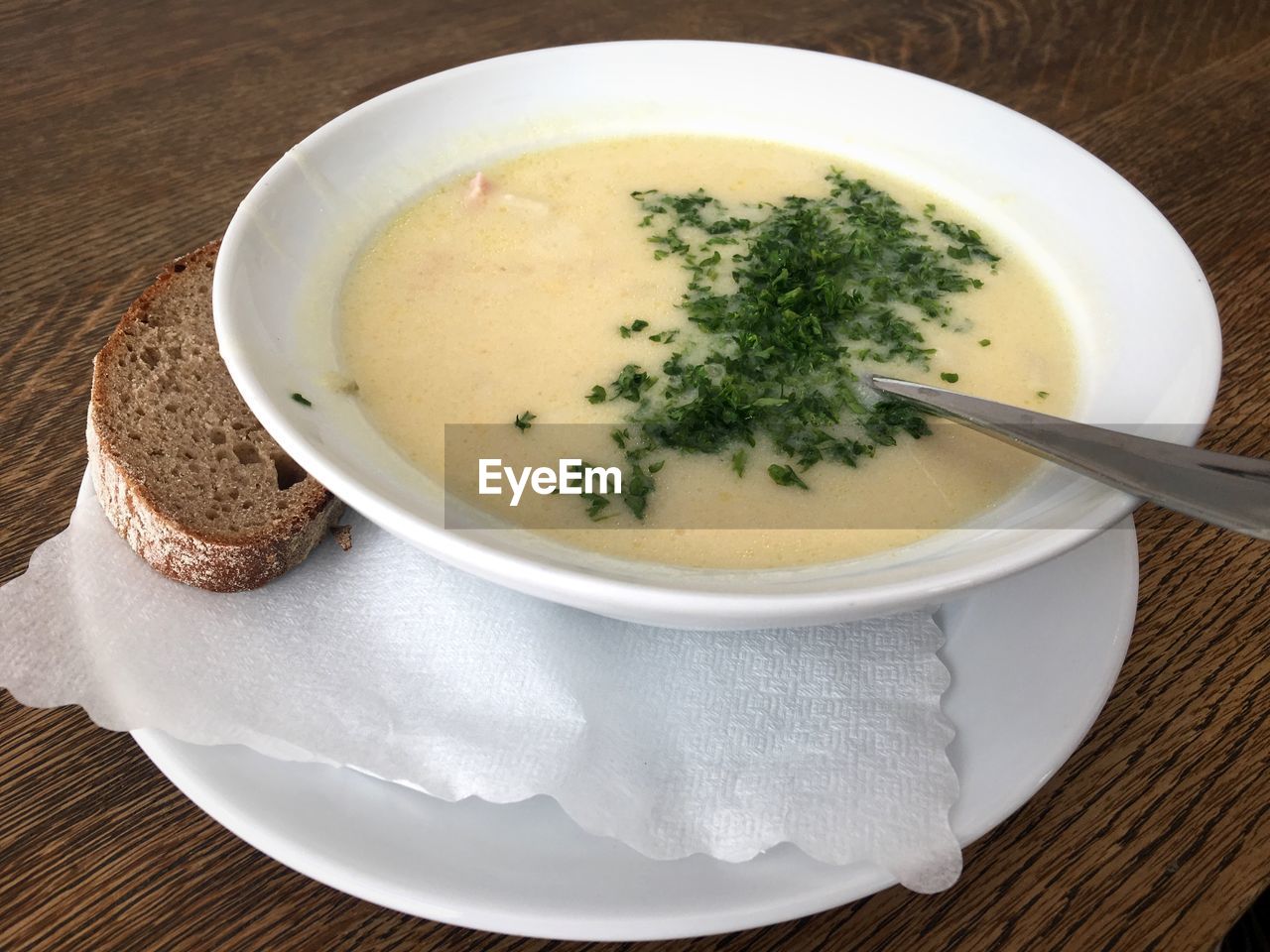 HIGH ANGLE VIEW OF FOOD IN BOWL