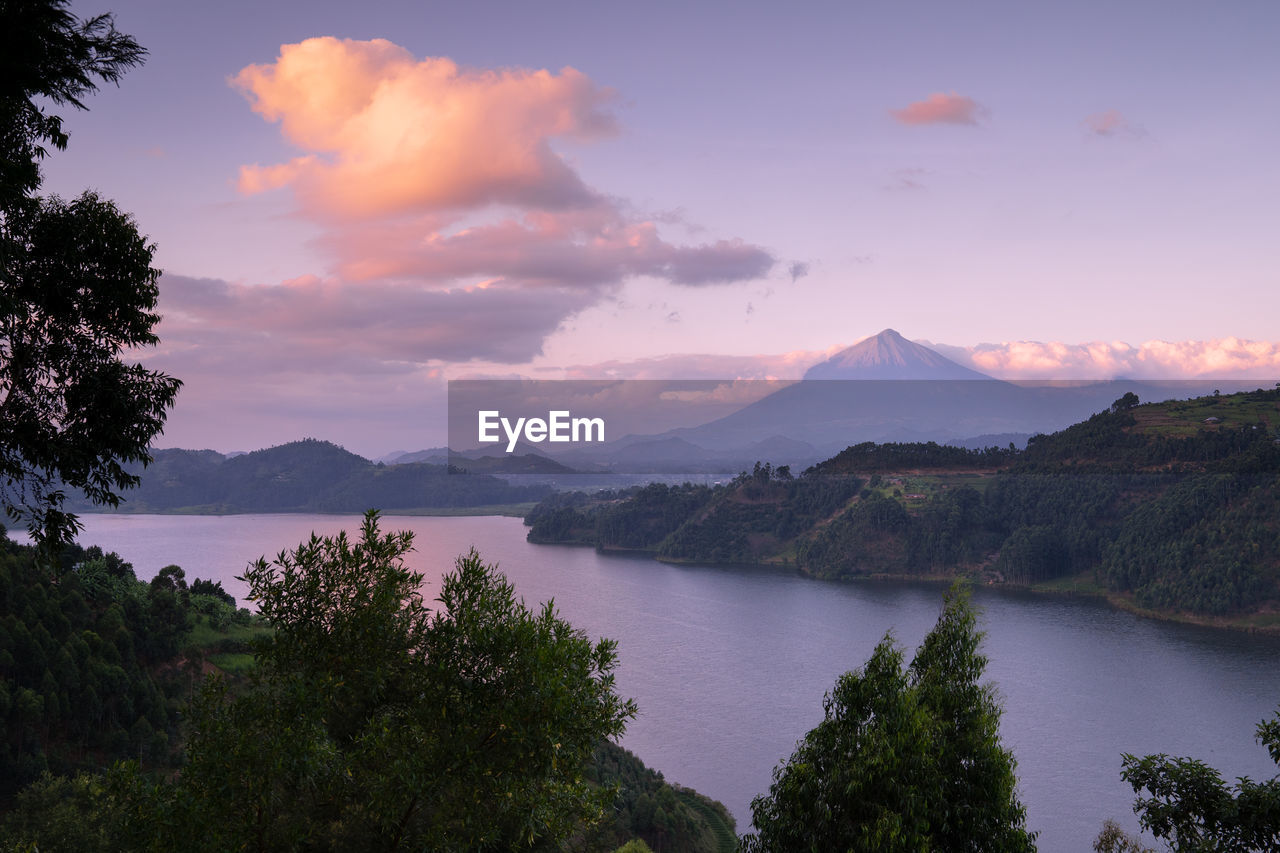 SCENIC VIEW OF LAKE BY MOUNTAINS AGAINST SKY