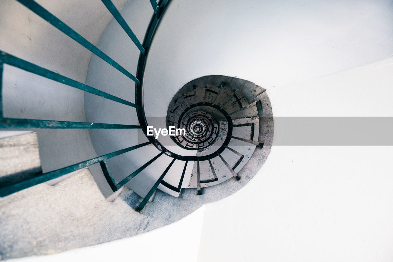 HIGH ANGLE VIEW OF STAIRS