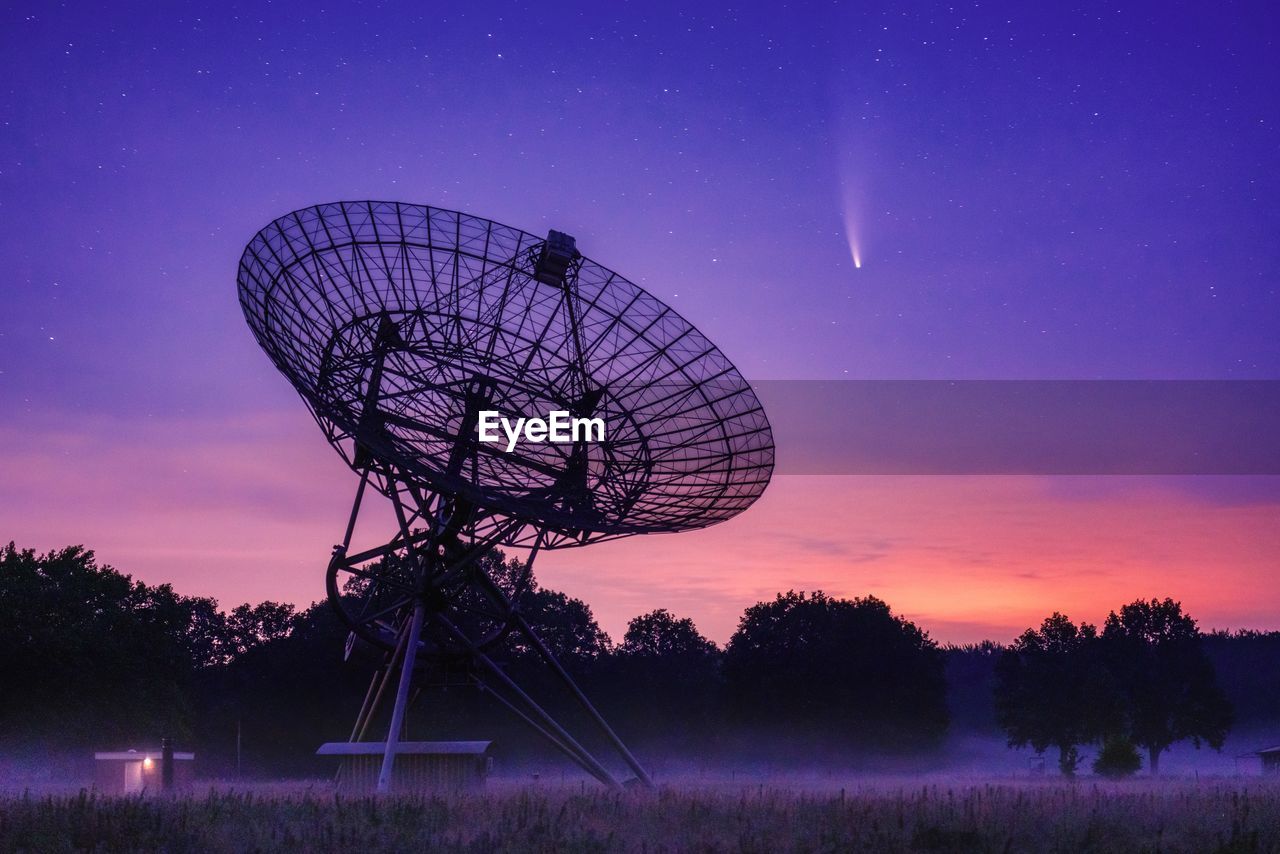 Neowise comet passing radio telescope park at night