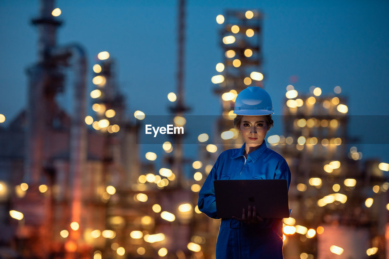 Engineer inspecting in industrial oil refinery. industry 4.0 concept. background blurred concept.