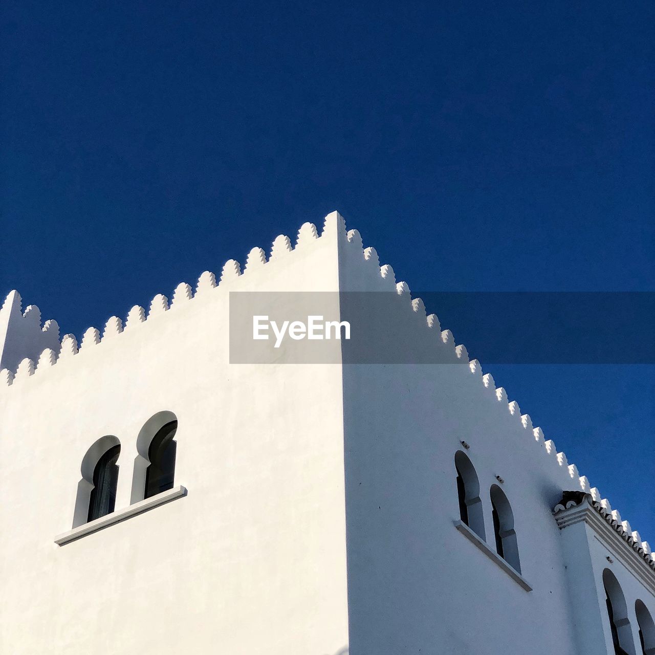 LOW ANGLE VIEW OF BUILDING AGAINST BLUE SKY