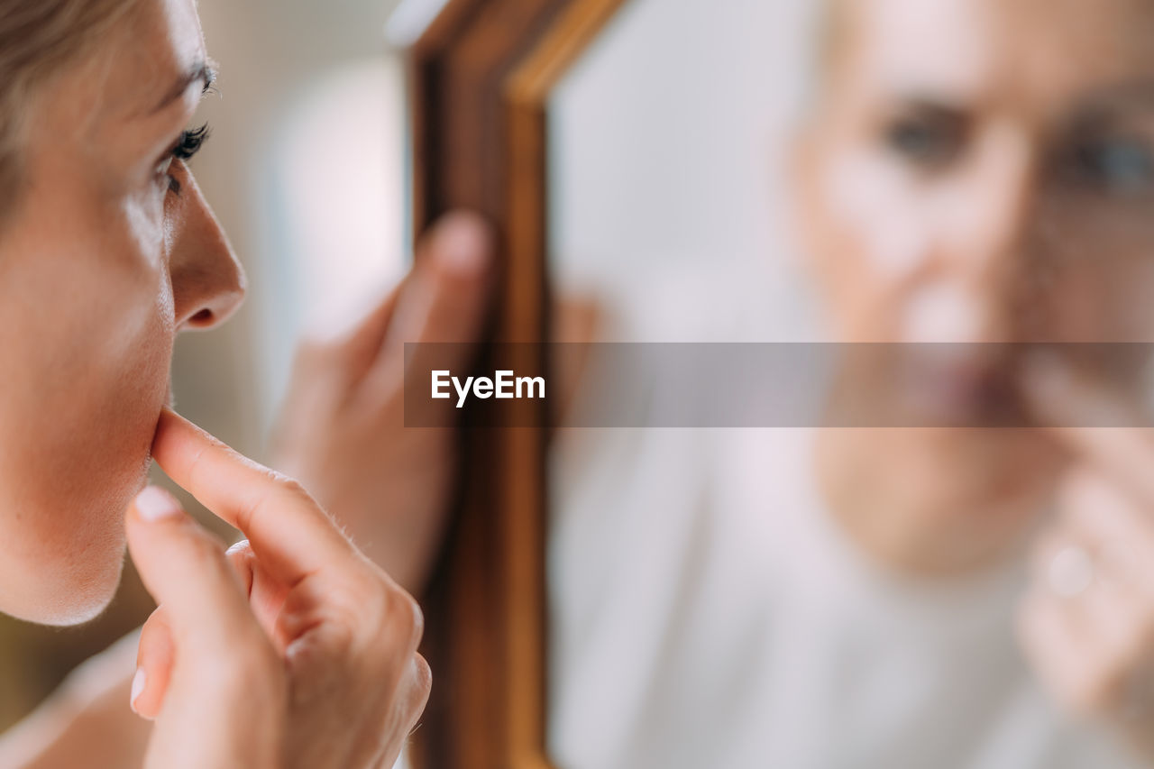 Woman with bdd- body dysmorphic disorder