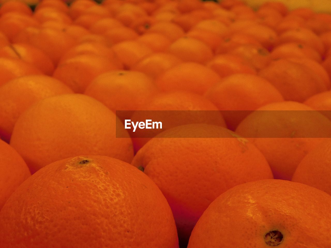 FULL FRAME SHOT OF ORANGES