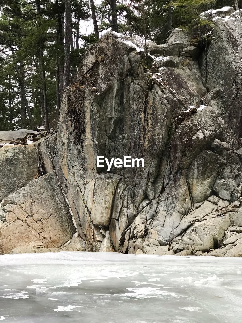 SCENIC VIEW OF ROCK FORMATION ON SNOW