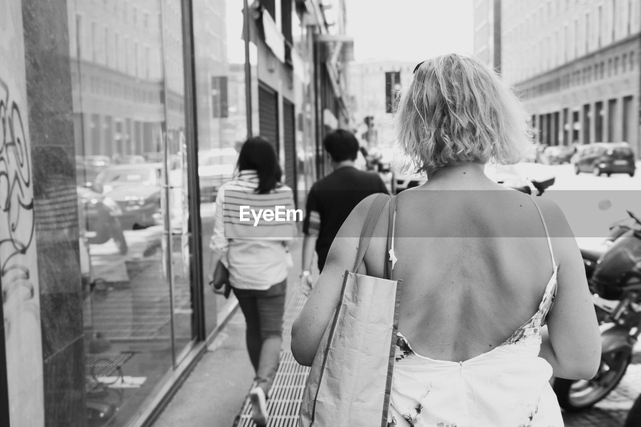 Walking Woman City Day Outdoors The Street Eyeem