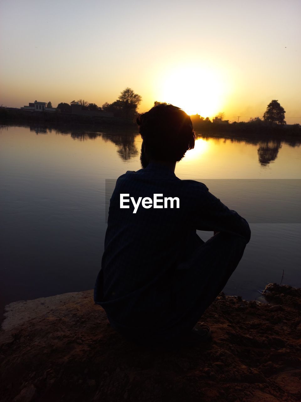 darkness, light, silhouette, reflection, nature, one person, sky, adult, sunset, backlighting, holding, outdoors, shadow, water, sunlight, back lit, hand, tree