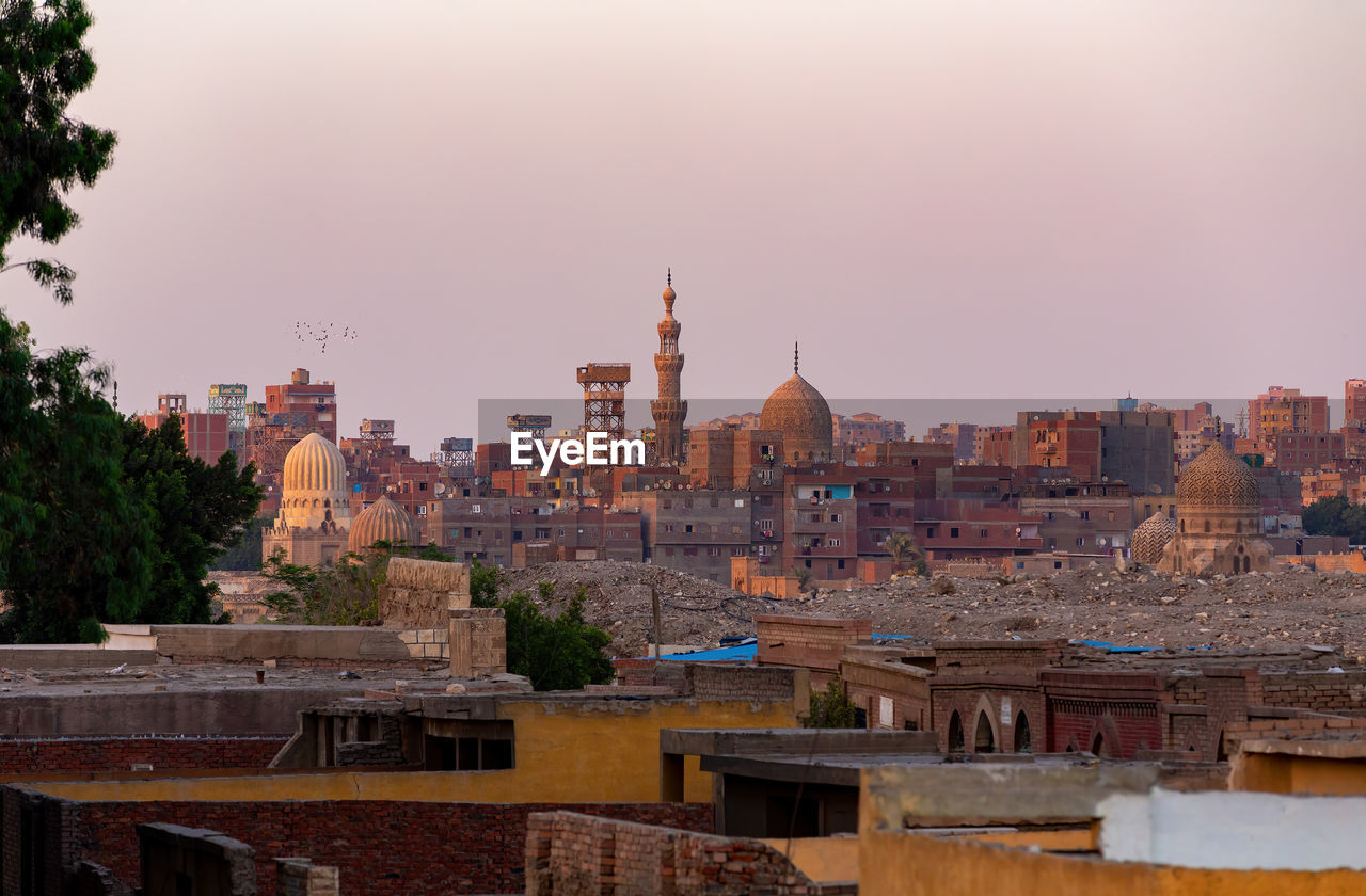 VIEW OF BUILDINGS IN CITY